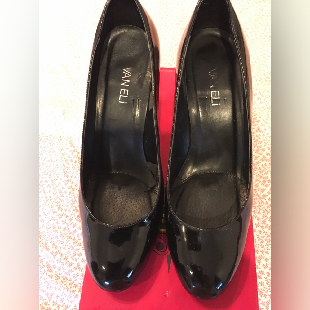 Vaneli Black Patent Leather Round-Toe Sexy heels ~